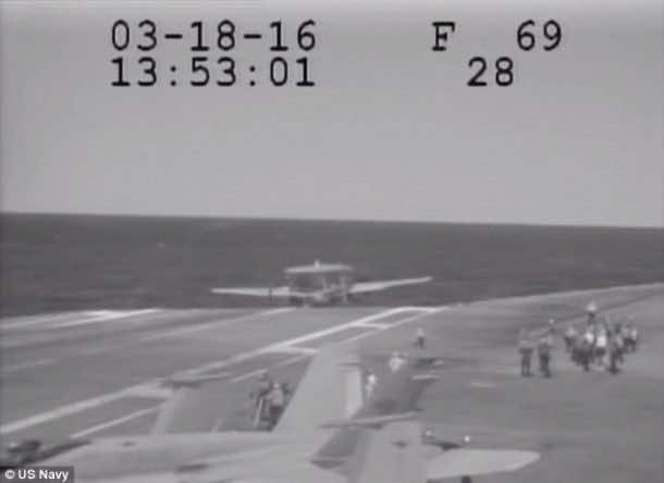 Navy Plane Nearly Crashes Into The Sea After Metal Cable Snaps_Image 3