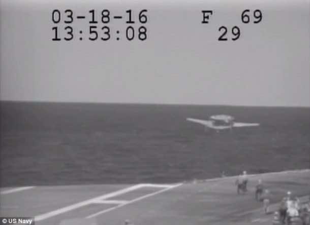 Navy Plane Nearly Crashes Into The Sea After Metal Cable Snaps_Image 5