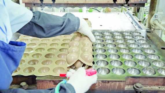This Video Shows The Mesmerizing Process Of Tennis Balls Production_image 4