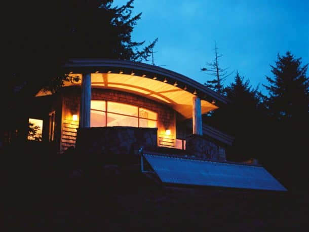 8 Homes That Generate More Energy Than They Consume_Image 24