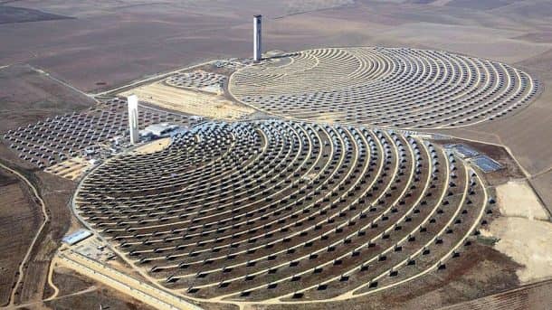 A large-scale solar concentrating plant in Spain. Photo: Koza1983