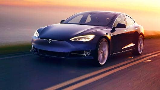 Tesla Unveils The World’s Fastest Consumer Production Car_Image 2