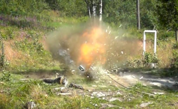 This Is What Happens When Dynamite Is Crushed Using A Hydraulic Press_Image 2