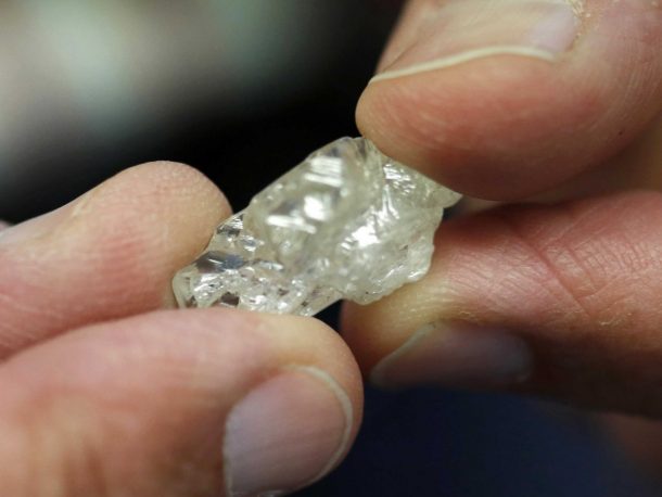 5-home-tests-to-distinguish-fake-diamond-from-a-real-one_image-5