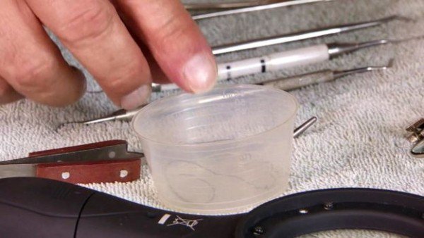 english-engineer-performs-surgery-on-himself-using-pliers_image-1