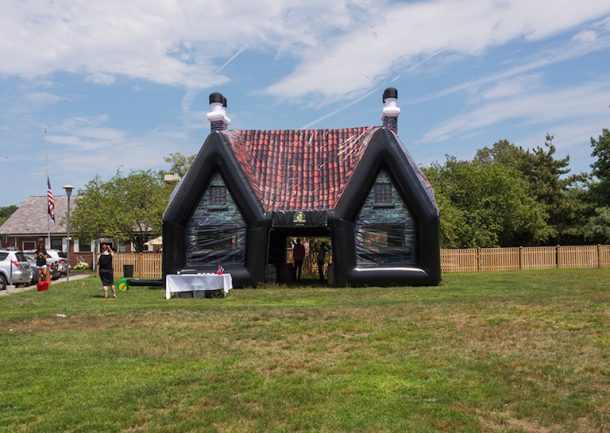inflatable-pub-is-the-best-option-for-your-next-party_image-0
