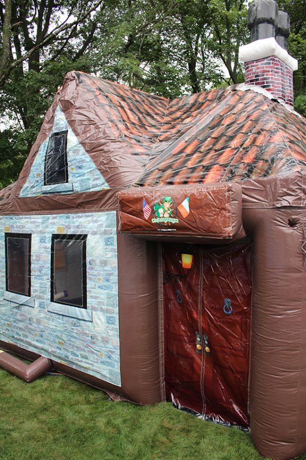 inflatable-pub-is-the-best-option-for-your-next-party_image-16