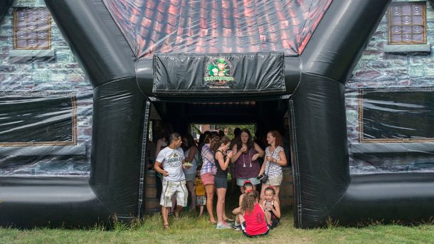 inflatable-pub-is-the-best-option-for-your-next-party_image-19