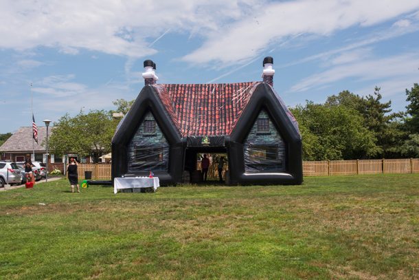 inflatable-pub-is-the-best-option-for-your-next-party_image-20