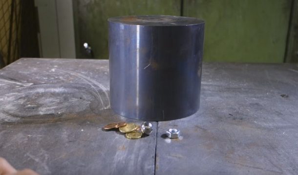 its-surprising-how-much-damage-a-small-ball-bearing-can-cause-to-a-hydraulic-press_image-1