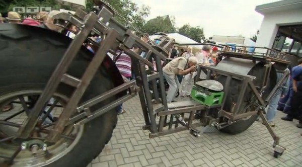 The German Man Used Scrap Steel and Tires From Old Fertilizer Spreader To Creates World’s Heaviest Bicycle_Image 1
