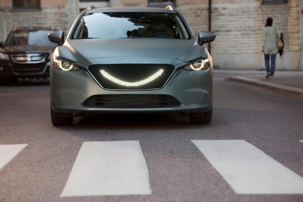 the-self-driving-car-designed-by-semcon-smiles-at-the-pedestrians-to-let-them-know-its-safe-to-cross_image-2