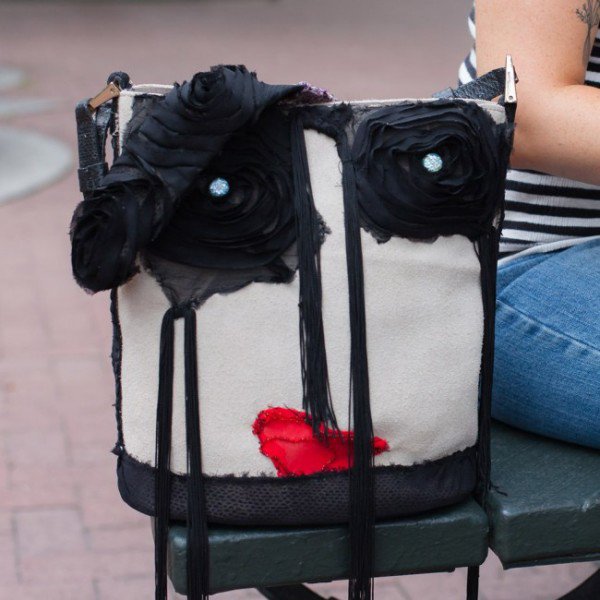 This Smart Self-Locking Handbag Will Take Care Of Your Shopping Addiction_Image 1