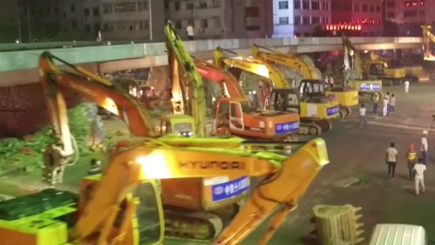 watch-as-an-overpass-is-razed-to-ground-in-one-night-by-an-army-of-chines-excavators_image-2