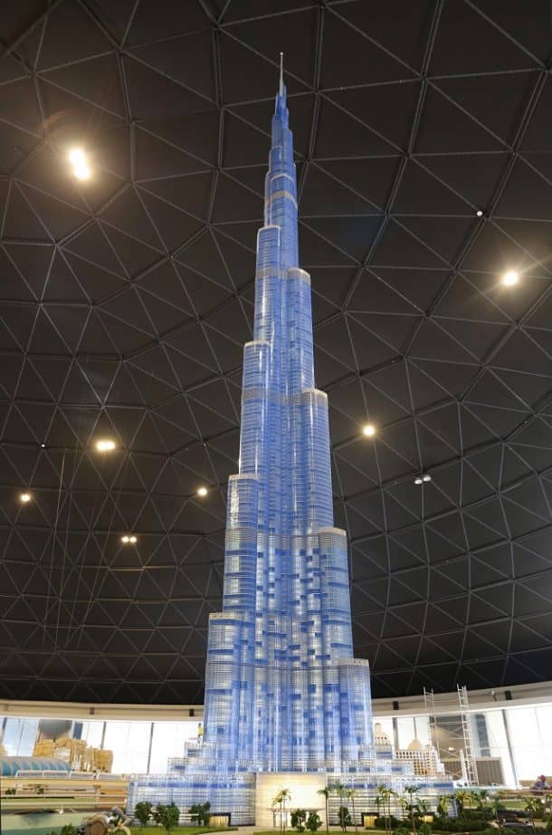 the-worlds-tallest-tower-is-now-the-worlds-tallest-lego-structure-3