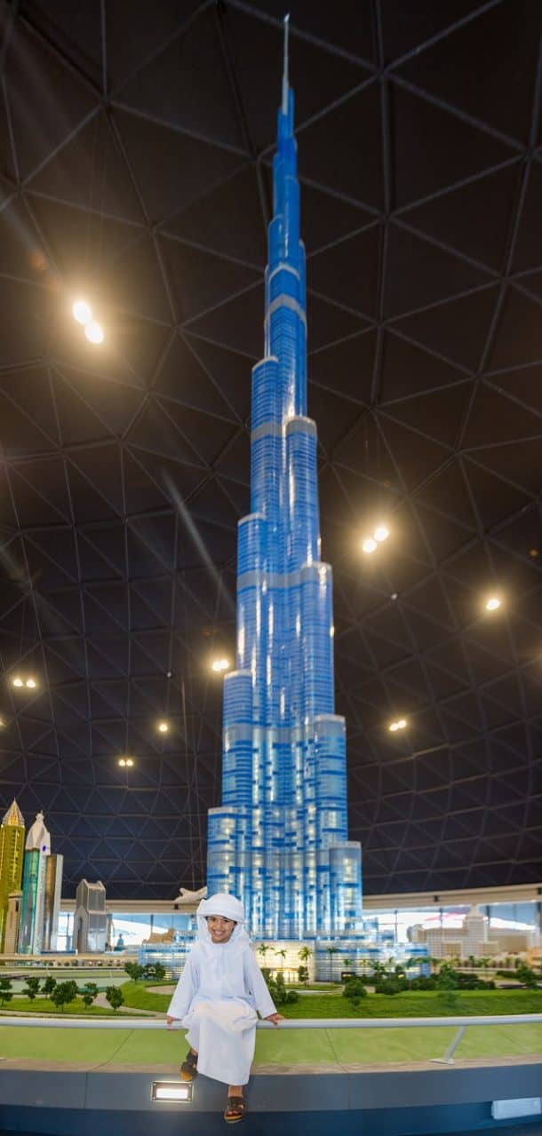 the-worlds-tallest-tower-is-now-the-worlds-tallest-lego-structure_image-3