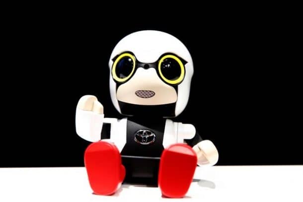 toyota-unveils-kirobo-mini-robot-baby-amid-falling-japanese-birthrates_image-5