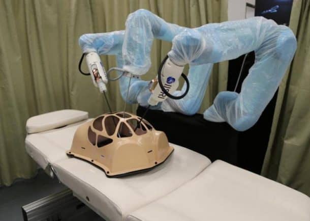 worlds-first-robotic-surgeon-with-a-sense-of-touch_image-1