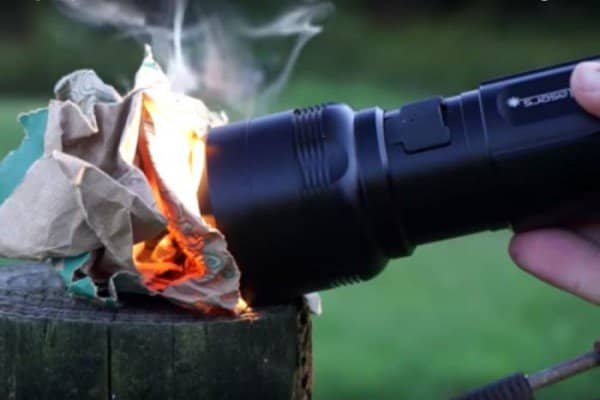 you-can-use-this-powerful-little-flashlight-to-start-a-fire-and-cook-breakfast_image-0