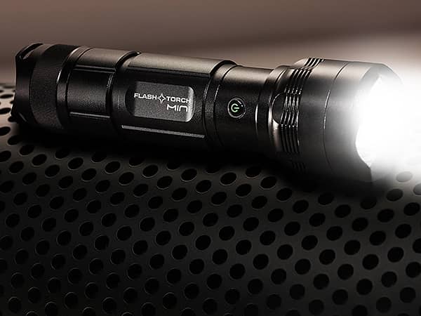 you-can-use-this-powerful-little-flashlight-to-start-a-fire-and-cook-breakfast_image-4