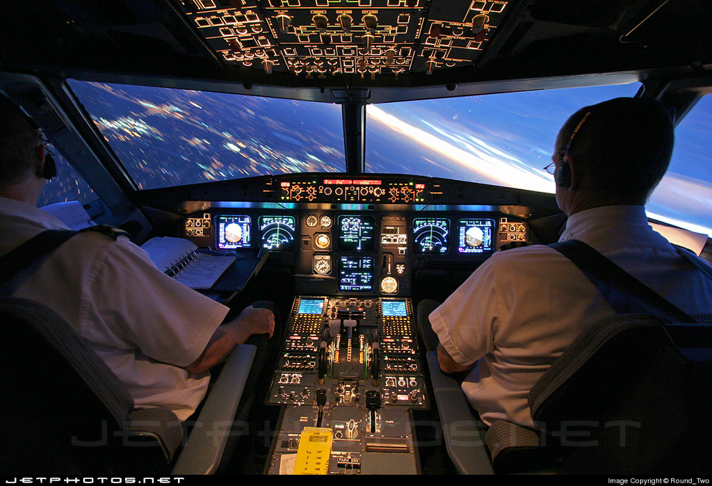 Cockpit of Airbus A320-211