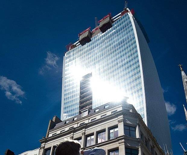 walkie_talkie_smälter_bil_1