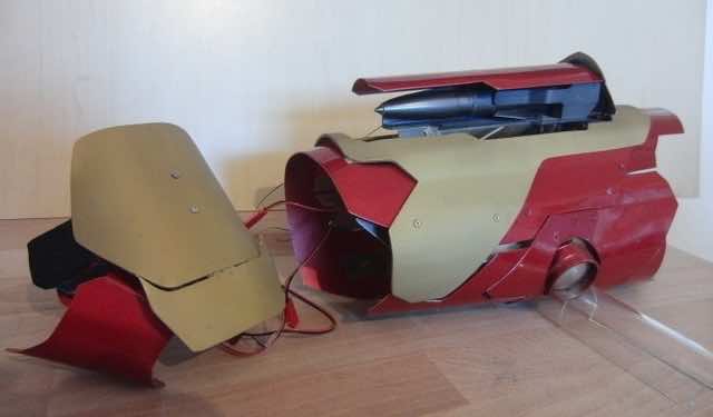 DIY Iron Man Gauntlet som kan avfyra riktiga raketer2