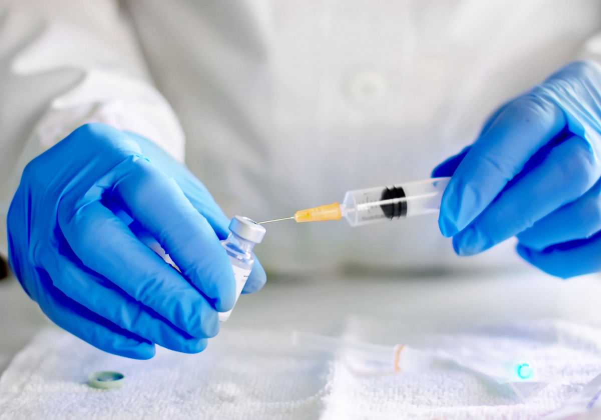 Två covid-19-vacciner går in i fas 2 av mänskliga tester