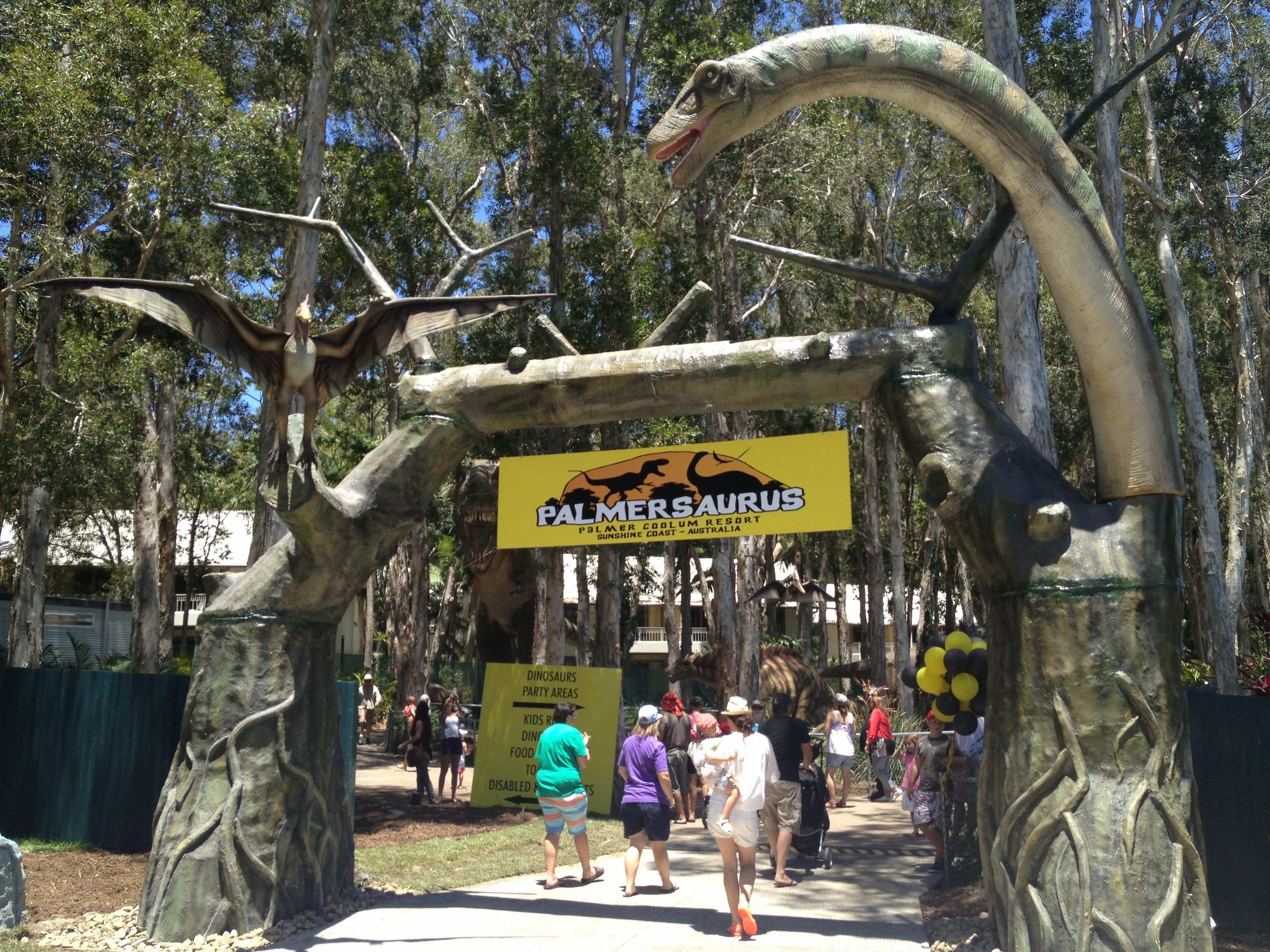 Palmersaurus Dinosaur Park entrance