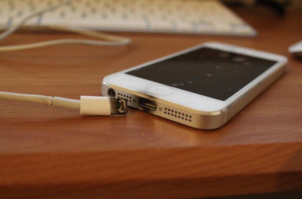 Cheap Chinese Phone Charger Electrocutes Woman To Death