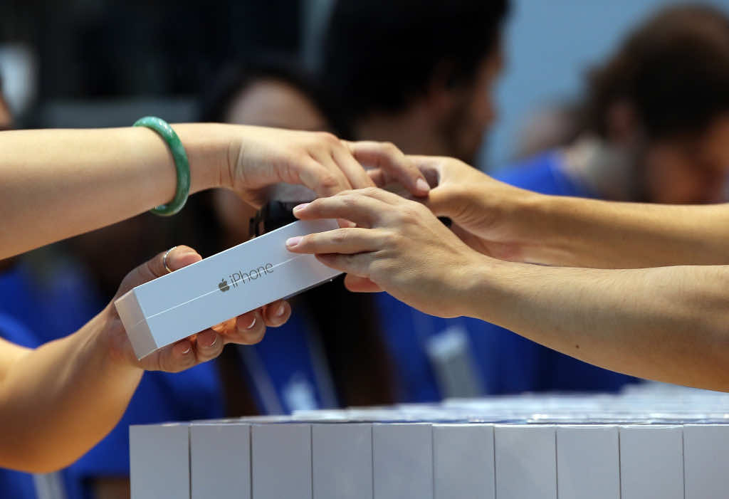 Apple's iPhone 6 and 6 Plus Go On Sale