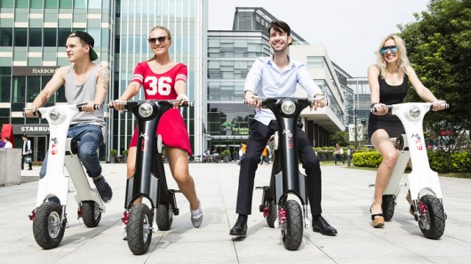 The Foldable Electric Scooter can be Folded in Five Seconds4