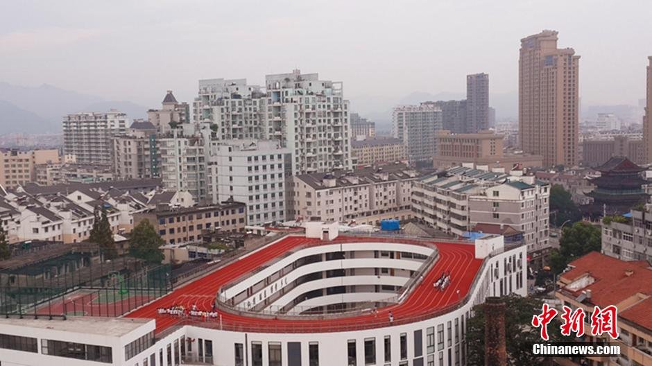 China track. Rooftop Running track.