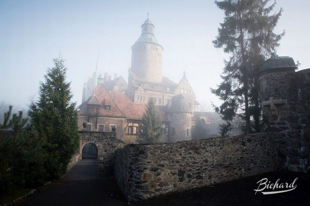 Real Life Hogwarts – College of Wizardry in Poland