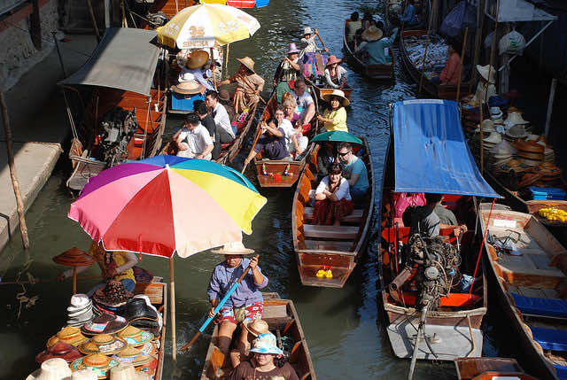 You’ll Need A Bag And A Boat For This Market In Thailand 3