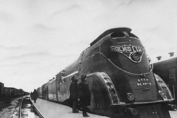 Rotting In Russia Is This Train That Was Made In 1930s...And