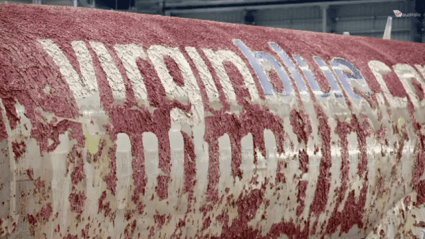 Here Is The Incredible Video Showing The Virgin Australia Boeing 737 As Its Paint Melts Off _Image 2