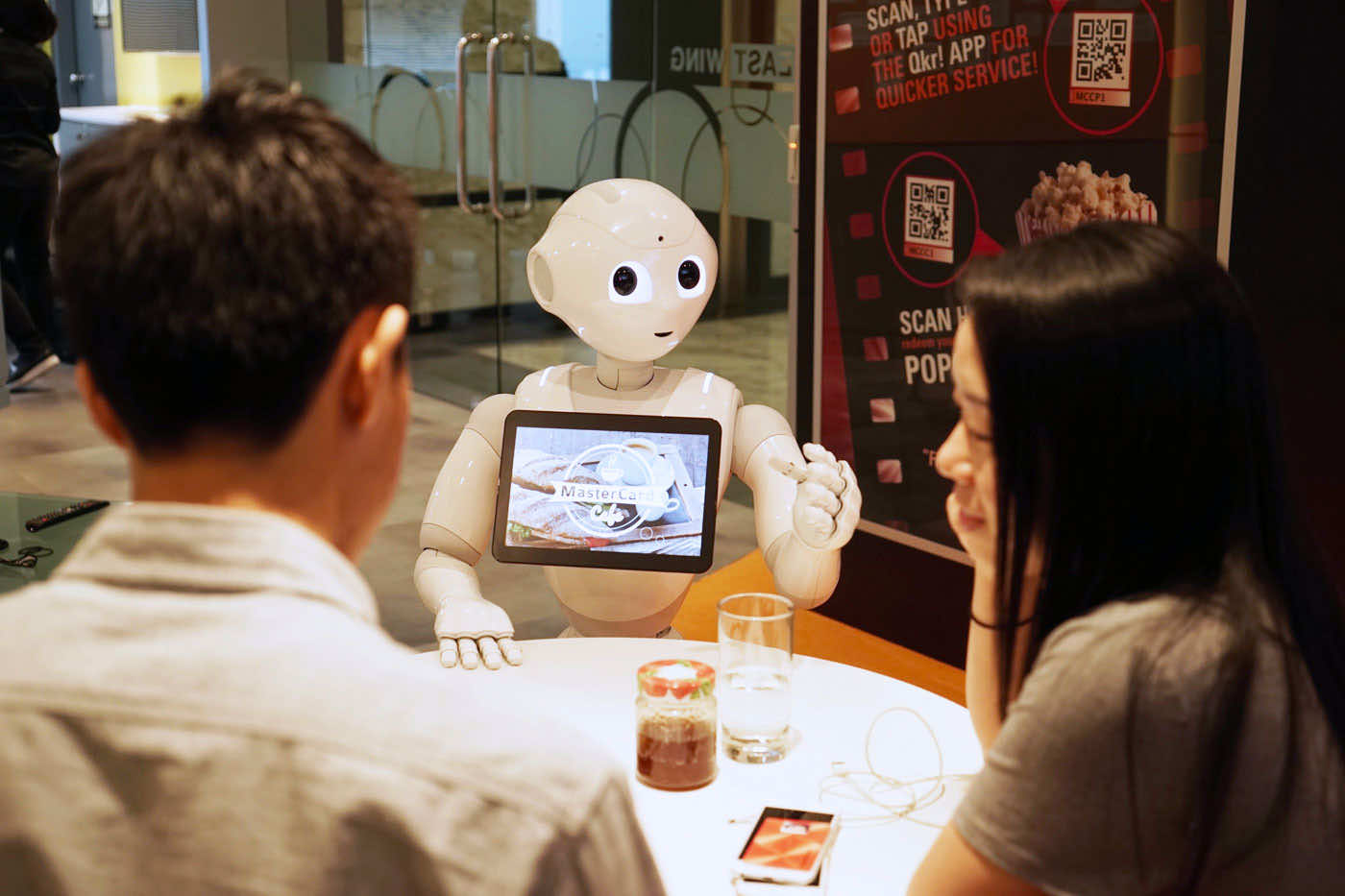 Pepper The Robot Is Now A Pizza Hut Cashier_Image 1