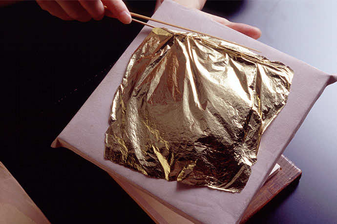 The Old School Method of Making Impossibly Thin Gold Leaves from a Tiny Piece of Gold_Image 1