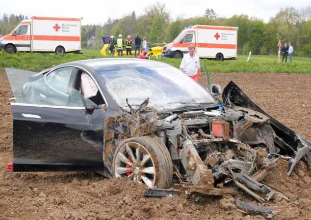 Crumple Zone Of The Tesla Model S Saves 5 Lives In A Horrific Accident