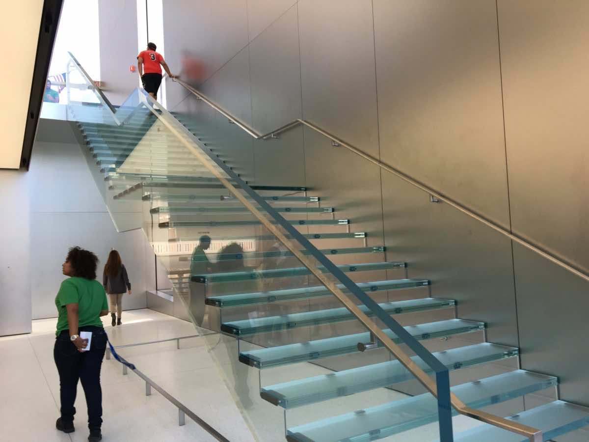 1 million dollar stair Apple store3