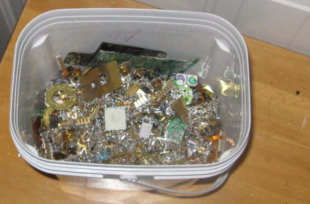 How To Extract Pure Gold From Busted Electronics_Image 2