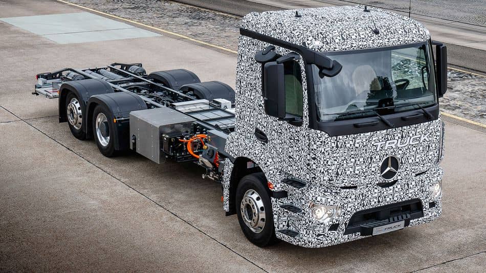 Forget 'Tesla Semi,' Mercedes Rolls Out The World's First All-Electric Truck_Image 0