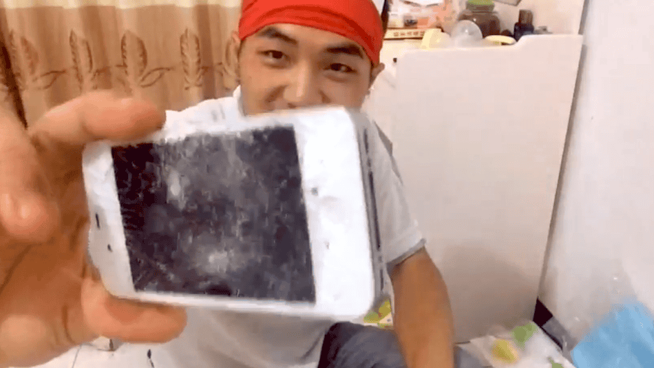 china-iphone-smashing