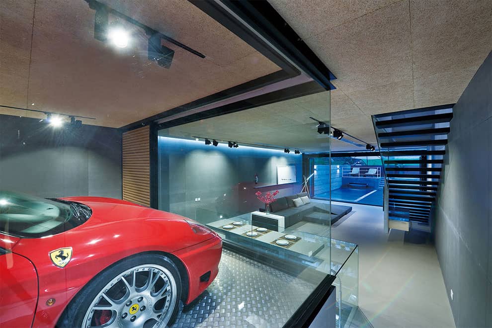 this-high-tech-glass-walled-home-in-hong-kong-will-give-you-goals_image-6