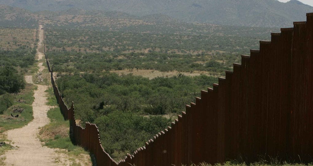 Donald-Trump-Mexico-Border-Wall-Full-Width-Tall-1020x541