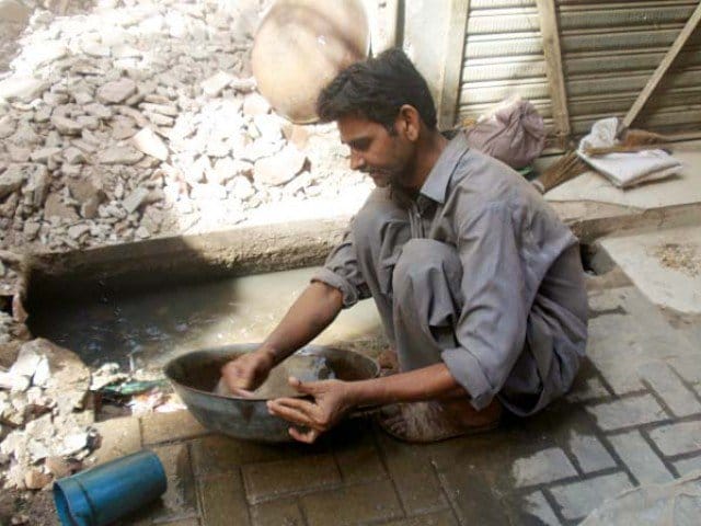 man finds gold in sewerage