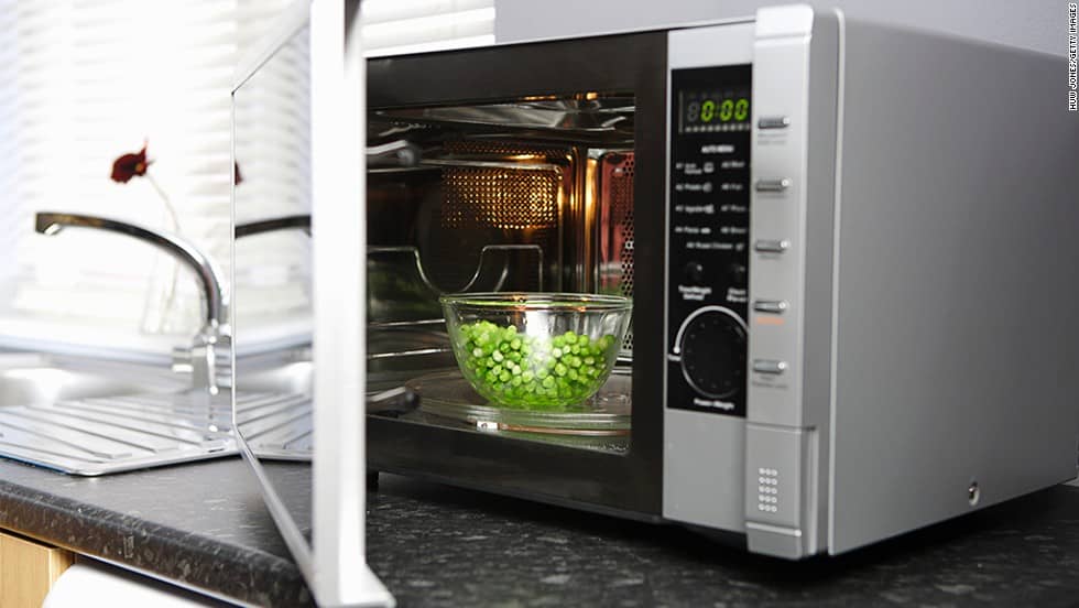 Cooking peas in the microwave