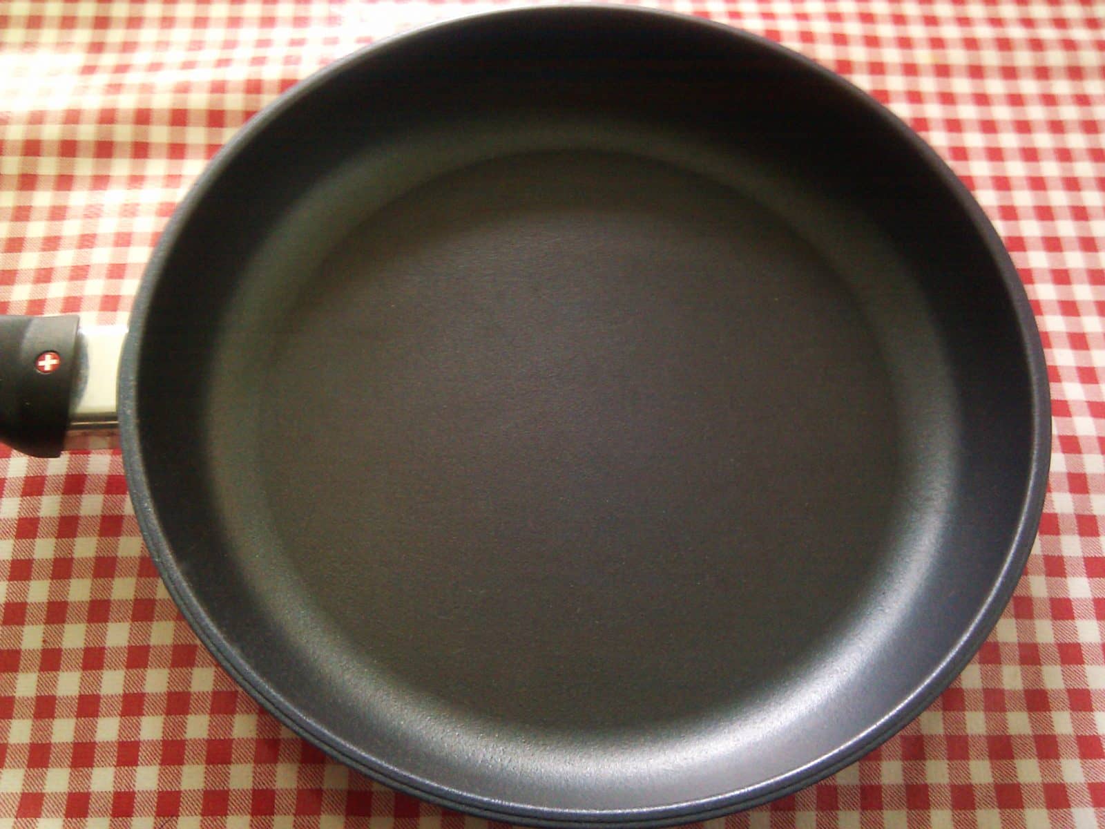 this-is-how-teflon-is-coated-on-utensils-to-make-non-stick-c