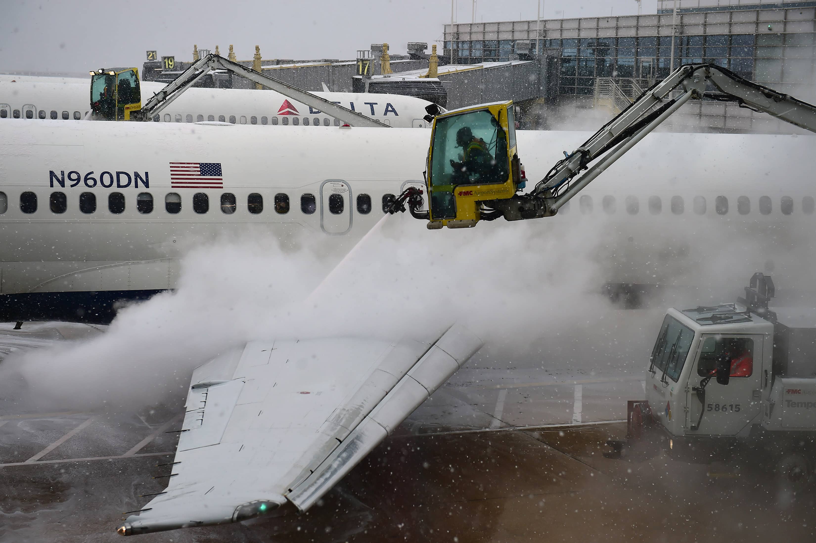 Why Is It Crucial To De-Ice Planes In Snowy Areas Before Tak